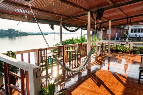 Restaurant/places to eat, Natural landscape, View (from property/room), Balcony/Terrace, River view