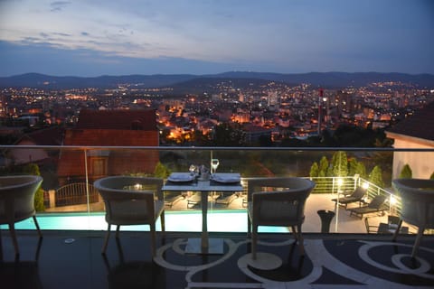 Property building, Balcony/Terrace, City view, Pool view