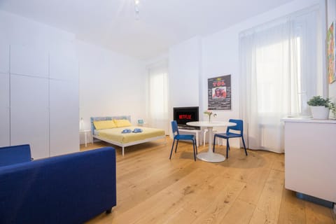 Photo of the whole room, Dining area, Bedroom