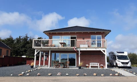 Property building, Day