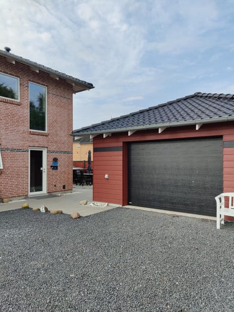 Property building, Day