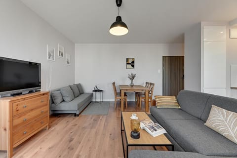 Communal lounge/ TV room, TV and multimedia, Living room, Seating area, Dining area, Evening entertainment