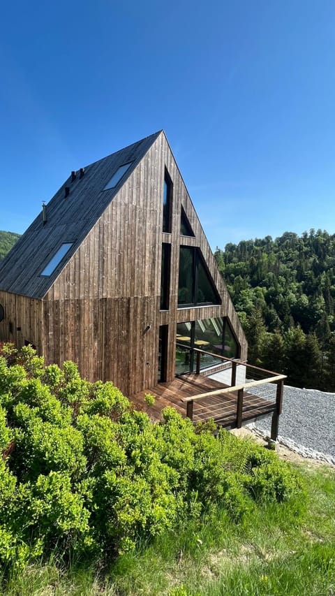 Property building, Spring, Day, Natural landscape, Garden, Garden view, Mountain view
