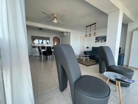 Living room, Seating area, Dining area, fireplace