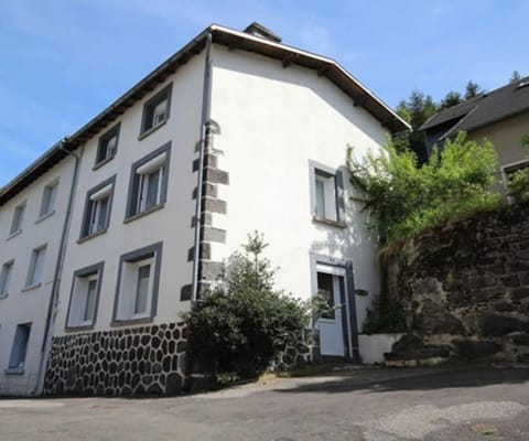 Maison 6-9 pers pour vacances et cure thermale House in Auvergne-Rhône-Alpes