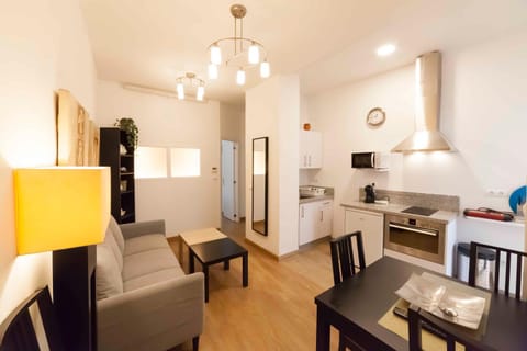 Kitchen or kitchenette, Living room, Seating area, Dining area, minibar, pet friendly