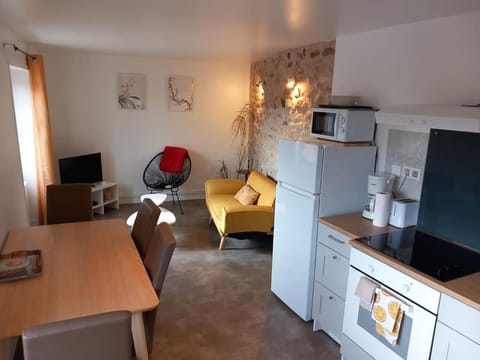 TV and multimedia, Kitchen or kitchenette, Living room, Seating area, Dining area, minibar, pet friendly, stove