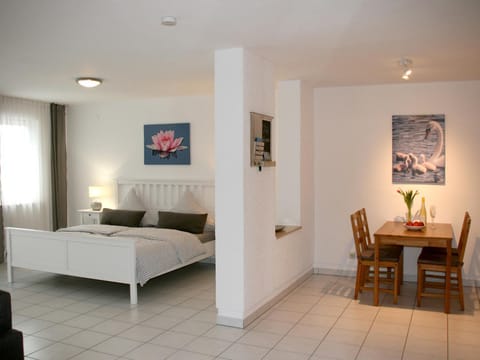 Bed, Living room, Photo of the whole room, Dining area
