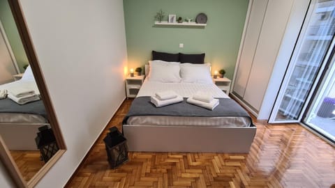 Photo of the whole room, Bedroom