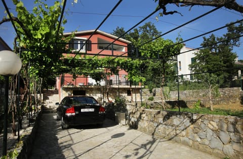 Property building, Garden view, Parking