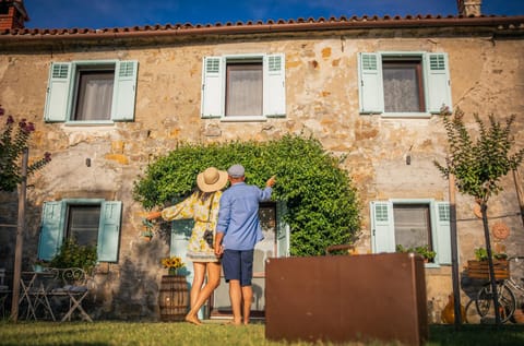 Property building, Garden, Guests, Garden view, group of guests