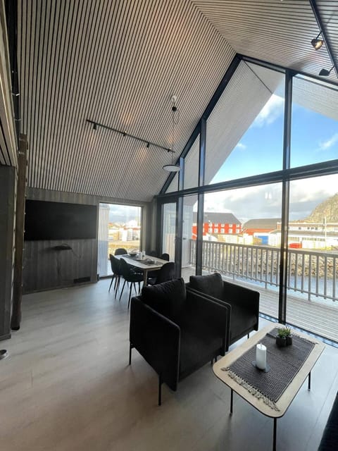 TV and multimedia, View (from property/room), Balcony/Terrace, Living room, Seating area, Dining area, Mountain view, Sea view