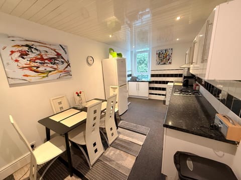 Paisley Pad Glasgow Gateway second floor flat Apartment in Paisley