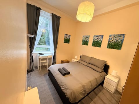 Paisley Pad Glasgow Gateway second floor flat Apartment in Paisley