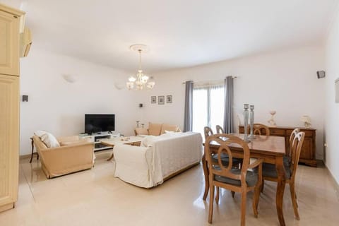 Spacious 3 Bedroom, 2 bathroom, Apt in Sliema Apartment in Sliema