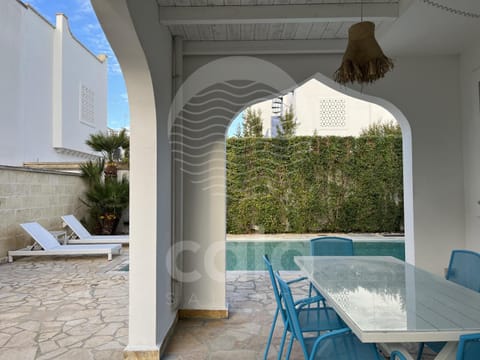 Patio, Pool view, Swimming pool, sunbed