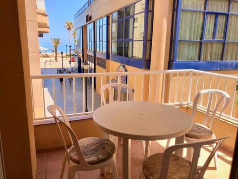 View (from property/room), Balcony/Terrace, Dining area