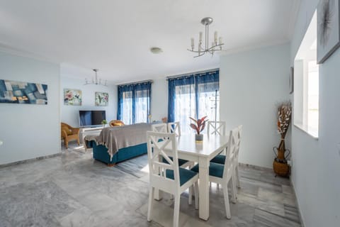 TV and multimedia, Living room, Seating area, Dining area, air conditioner