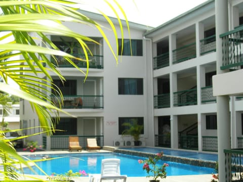 Facade/entrance, Swimming pool