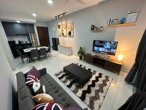 TV and multimedia, Living room, Seating area, Evening entertainment