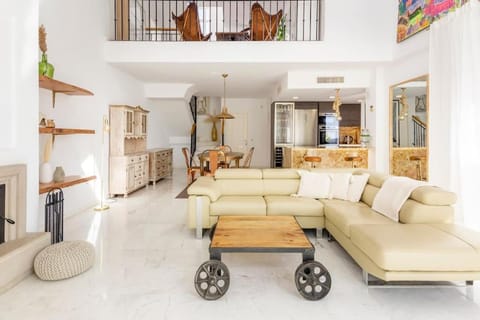 Kitchen or kitchenette, Living room, Seating area