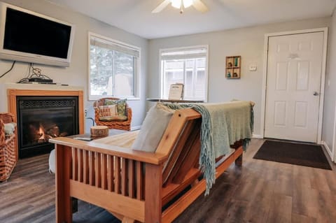 Beach Club of Oscoda Garden Cottage on the Lake House in Oscoda Township