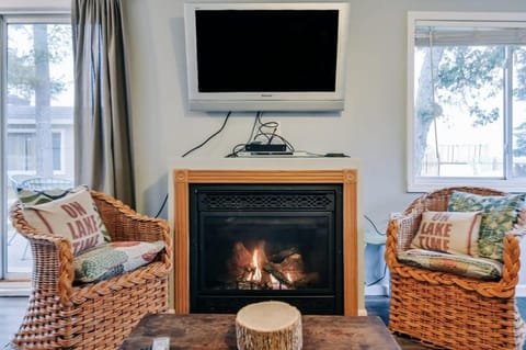 Beach Club of Oscoda Garden Cottage on the Lake House in Oscoda Township