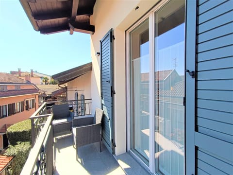 Property building, Day, View (from property/room), Balcony/Terrace