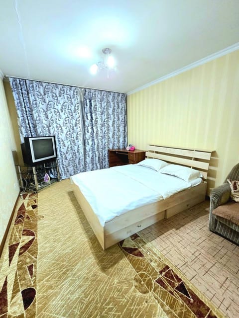 Bed, TV and multimedia, Photo of the whole room, Bedroom