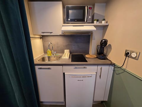 2G- Studio tout équipé avec cuisine proche Paris Apartment in Issy-les-Moulineaux