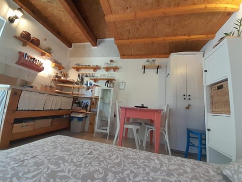 A tiny sea home in the wilderness House in Vis