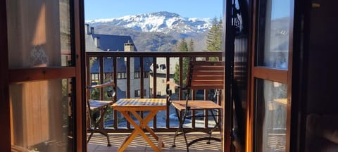 Balcony/Terrace, Mountain view