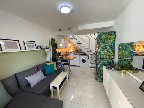 Kitchen or kitchenette, Living room