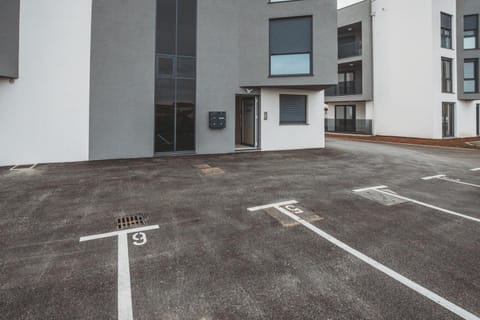 Property building, Neighbourhood, Location, Parking