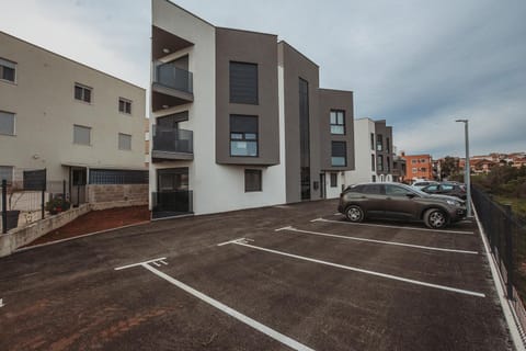 Property building, Neighbourhood, Street view, Parking