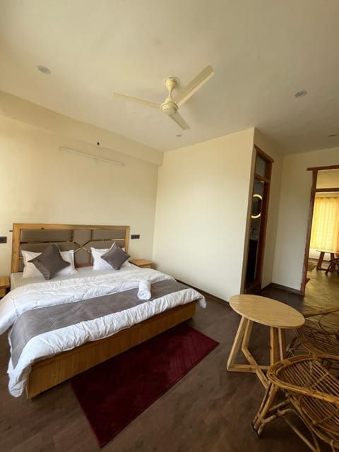 Bed, Bathroom, View (from property/room), Photo of the whole room, Bedroom, room service, towels, VIP