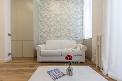 Living room, Decorative detail, Seating area, internet, wardrobe