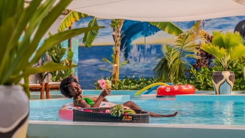 People, Garden, Food and drinks, Garden view, Pool view, Swimming pool, Swimming pool, group of guests, sunbed