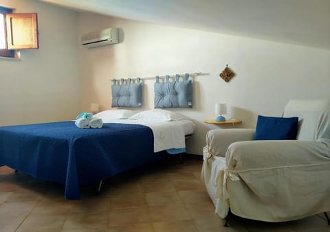 Bedroom, air conditioner