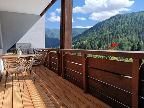 Property building, Summer, BBQ facilities, Balcony/Terrace, Seating area