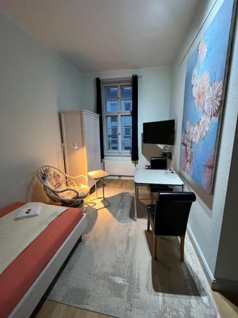 TV and multimedia, Photo of the whole room, Bedroom, hair dresser