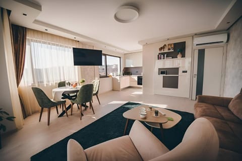 TV and multimedia, View (from property/room), Balcony/Terrace, Living room, Seating area, Dining area