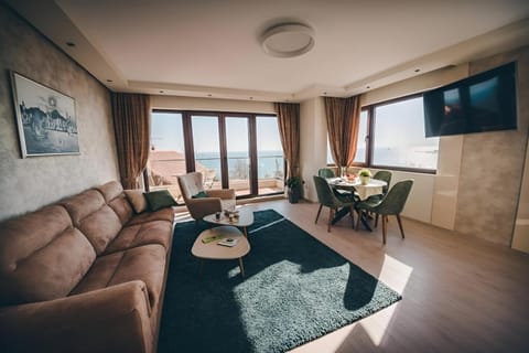 TV and multimedia, View (from property/room), Balcony/Terrace, Living room, Seating area, Dining area