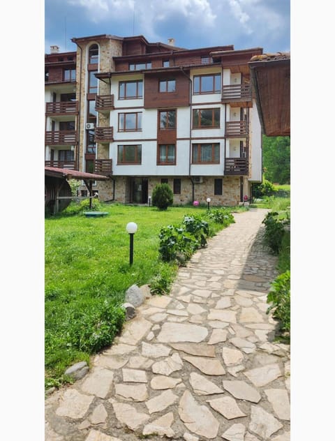 Property building, Spring, Day, Garden