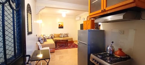 Kitchen or kitchenette, Seating area, Dining area, oven, stove