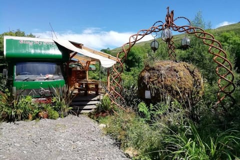 Truck & Pod creative nature retreat. Apartment in County Kerry