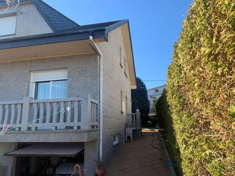 Agradable casa de piedra con aparcamiento y jardín Apartment in O Morrazo