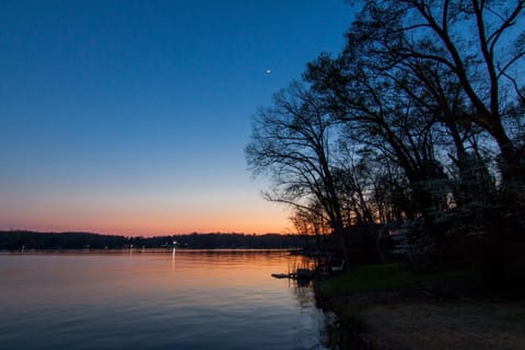 Sunset Point-Best view on Broadway Lake! House in South Carolina