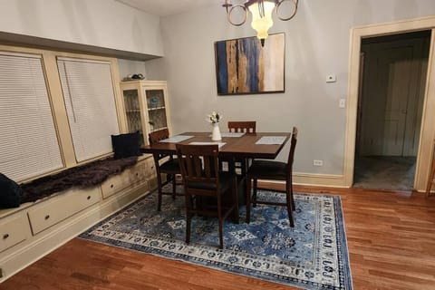 Comfy 3brd in Cleveland House in East Cleveland