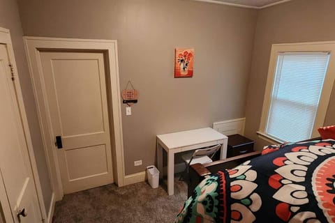 Comfy 3brd in Cleveland House in East Cleveland